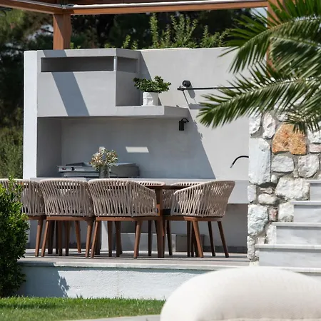 Villa Dafnes Village *