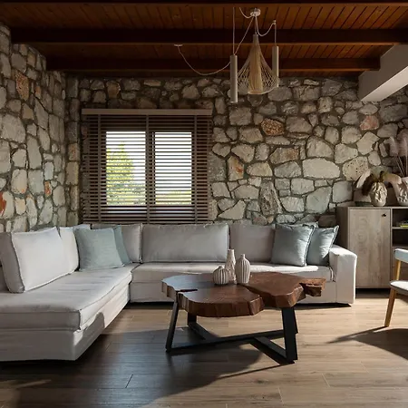 Villa Dafnes Village *